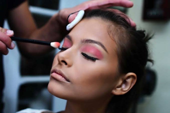 Hire Professional Makeup Artists in Your Area: Finding The Best In Worker.ng