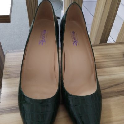 Talia – Cobbler / Shoemaker on Worker.NG